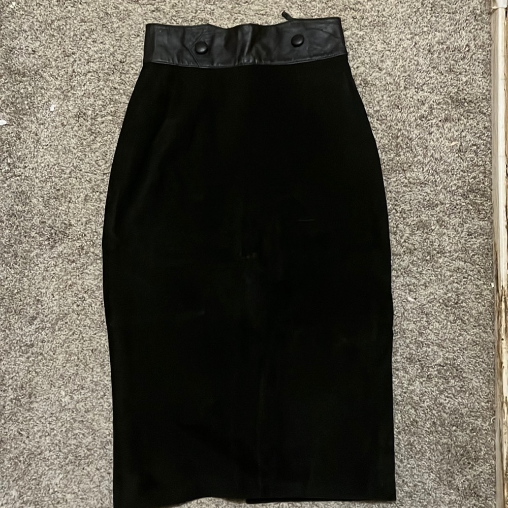 donating soon🚩100% Vintage Genuine Vintage Suede Skirt